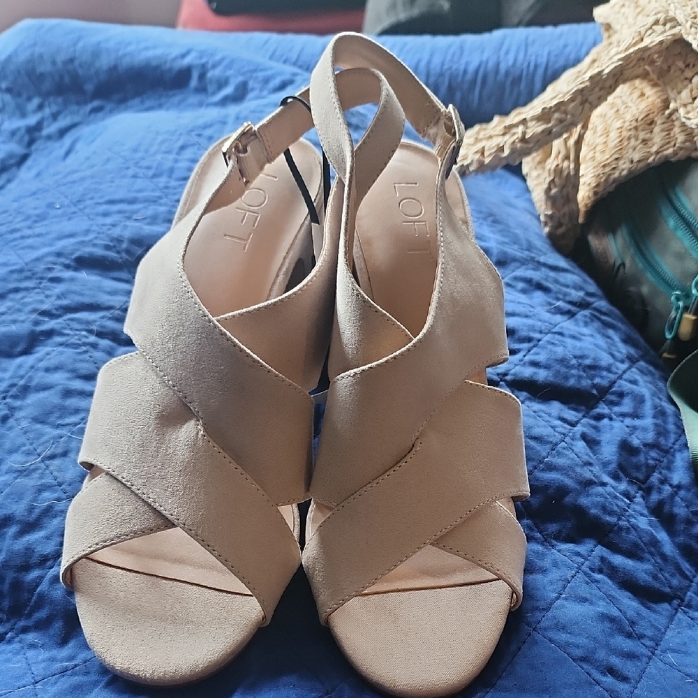 LOFT Women's Beige Crisscross Sandals Size 8